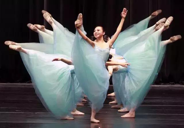 儿童抽动症在感冒时加重,风湿性舞蹈症跟抽动症的区别