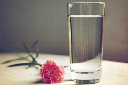 求证中医：早起喝凉开水等于慢性自杀？隔夜开水能致癌？