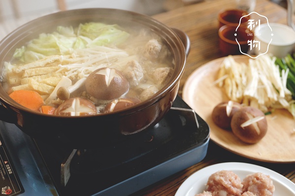 涓変笁涓や袱缇庨瑙嗛,鍙佷咯鐏攨椋熷爞鎶栭煶鍥㈣喘