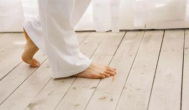 家里地板咯吱咯吱响怎么办？网友总结的这些方法非常管用！