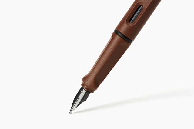 高颜值凌美钢笔,凌美布朗熊钢笔怎么装墨水