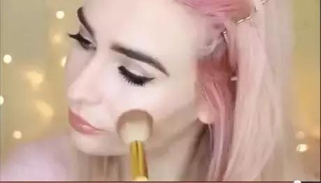 有闭口痘痘化的妆,脸上有粉刺痘痘怎么化底妆