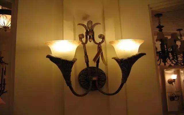 壁灯哪款经济实惠又好看,壁灯哪一款比较好看