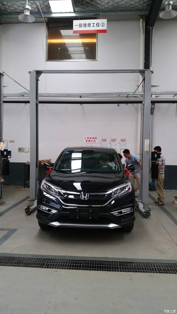 本田crv2016经典款详细配置图表,16年本田crv2.0两驱还值得买吗