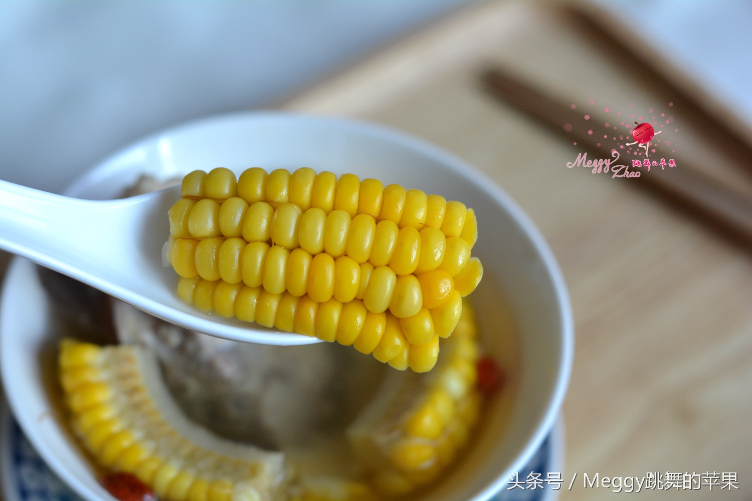 排骨汤里加蔬之鲜,排骨汤这样做全家人爱喝