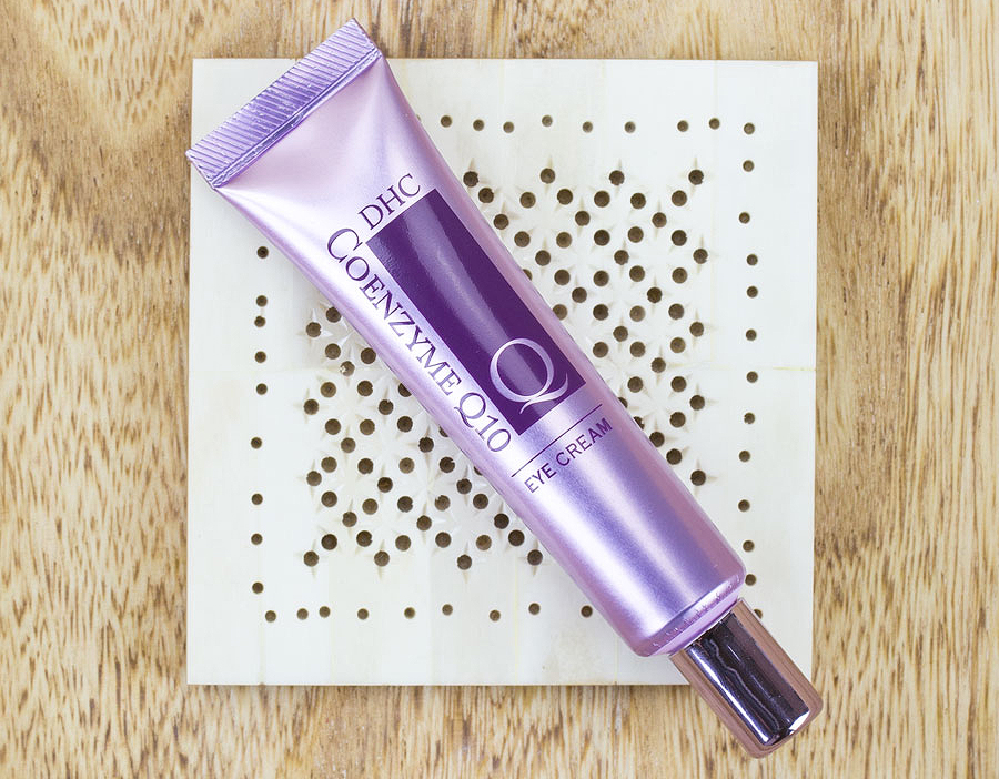 眼周有细纹用什么眼霜,护理眼周先用眼精华还是先用眼霜