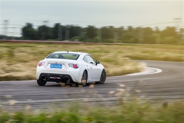 马自达mx5耐力赛简史,第一代马自达mx5试车