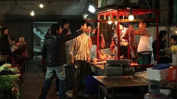 梁朝伟获奖发言威尼斯,梁朝伟威尼斯获成就奖激动落泪