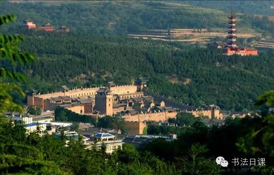 门口挂着几十副皇帝大臣写的对联，山西这座大院咋这么牛？