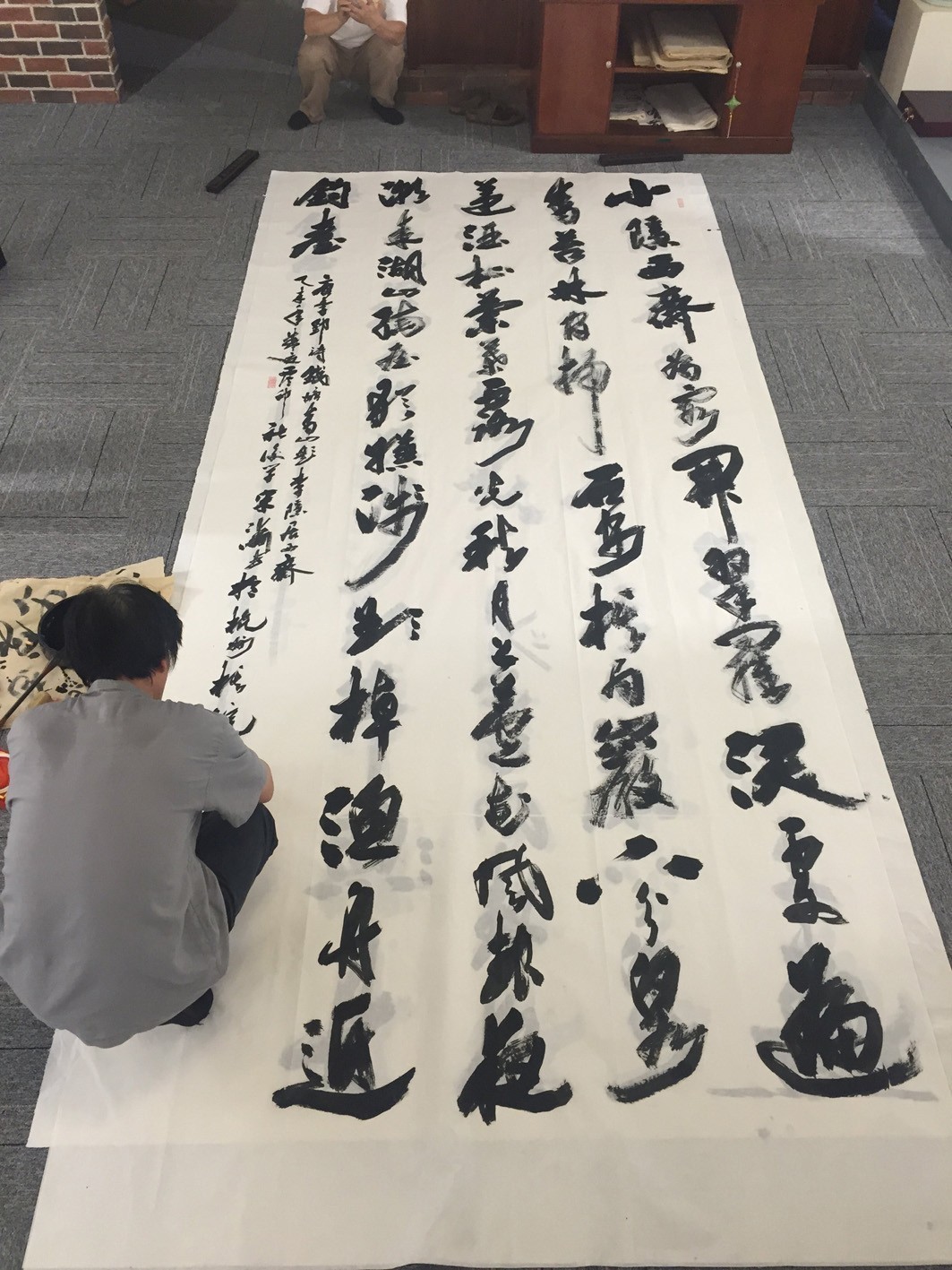 来，瞧瞧清秀俊逸的金蜜蜂奖长啥样