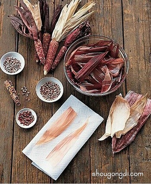 玉米叶做仿真花的方法，你也可以制作一朵哦