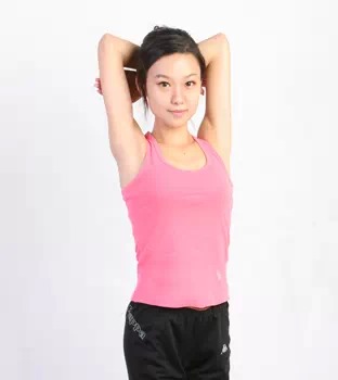 瑜伽靠墙手臂向上脚尖站立,瑜伽怎样练出手臂上的力量