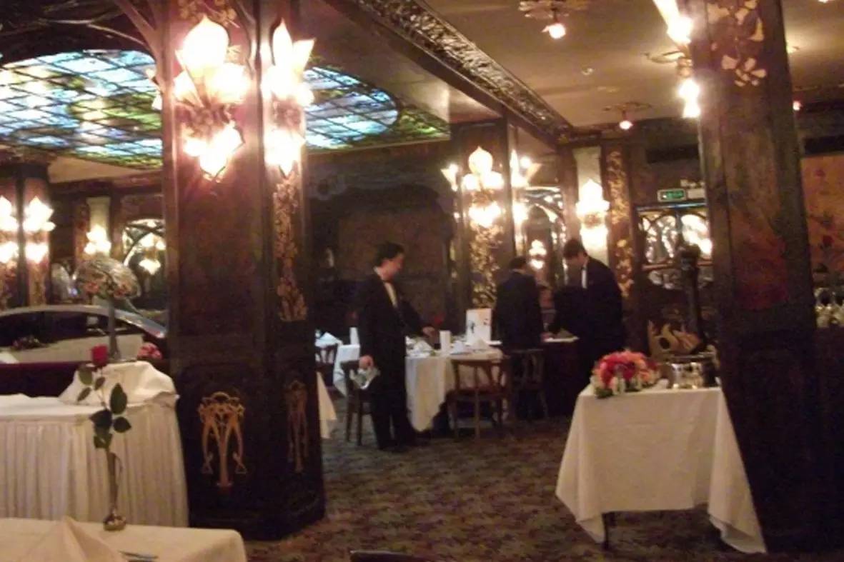 这家餐厅凭一道菜就火爆全国,这家餐厅很普通为什么这么火