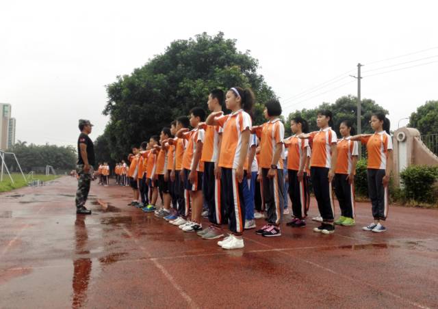 番禺丨多年后,你还记得那年初秋,南村中学操场上的“站军”