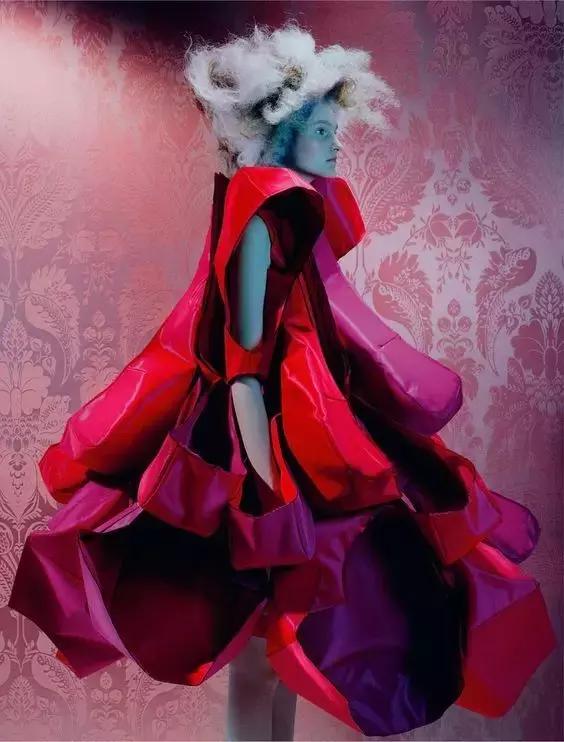 解构主义设计师川久保玲,川久保玲解构主义