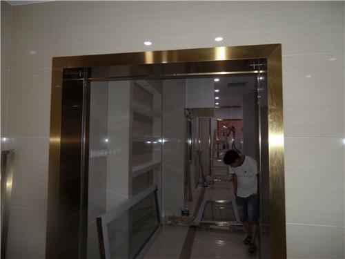 邻居家装了个防盗门,邻居家装了一个漂亮的防盗门