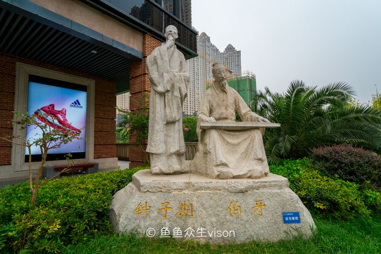 武汉的江汉路是中国最长的步行街,武汉最大最经典的步行街