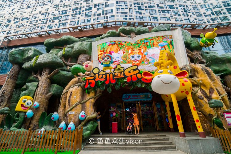 武汉的江汉路是中国最长的步行街,武汉最大最经典的步行街