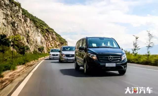 奔驰威霆丐版7座商务车试驾,奔驰威霆v260l试驾