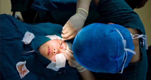 为什么大家都喜欢大眼睛双眼皮,为什么大家喜欢做双眼皮手术