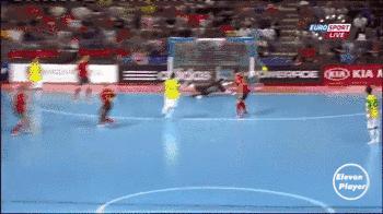 人人必会的足球过人动作,五人足球基本战术