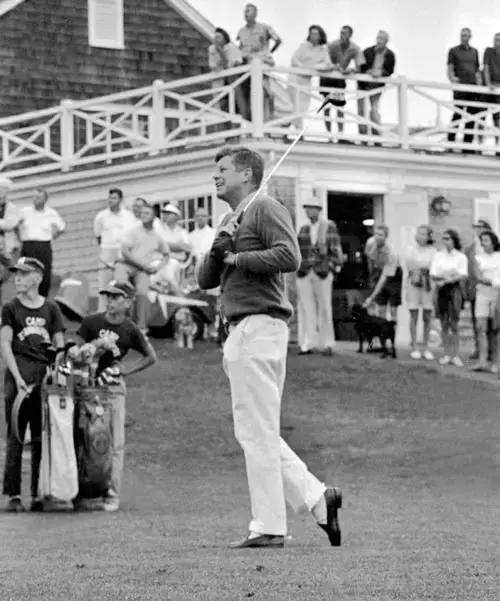 美得毫不费力的姑娘,都有一双乐福鞋