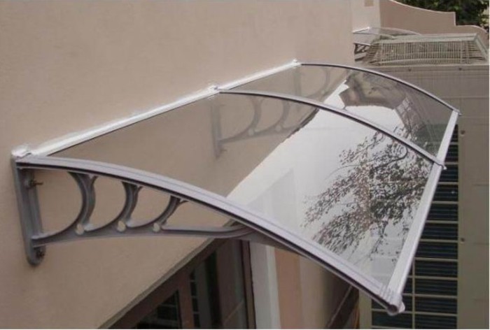 阳台装了防盗窗后怎么装遮雨棚,阳台封窗上沿了还有必要装雨棚吗