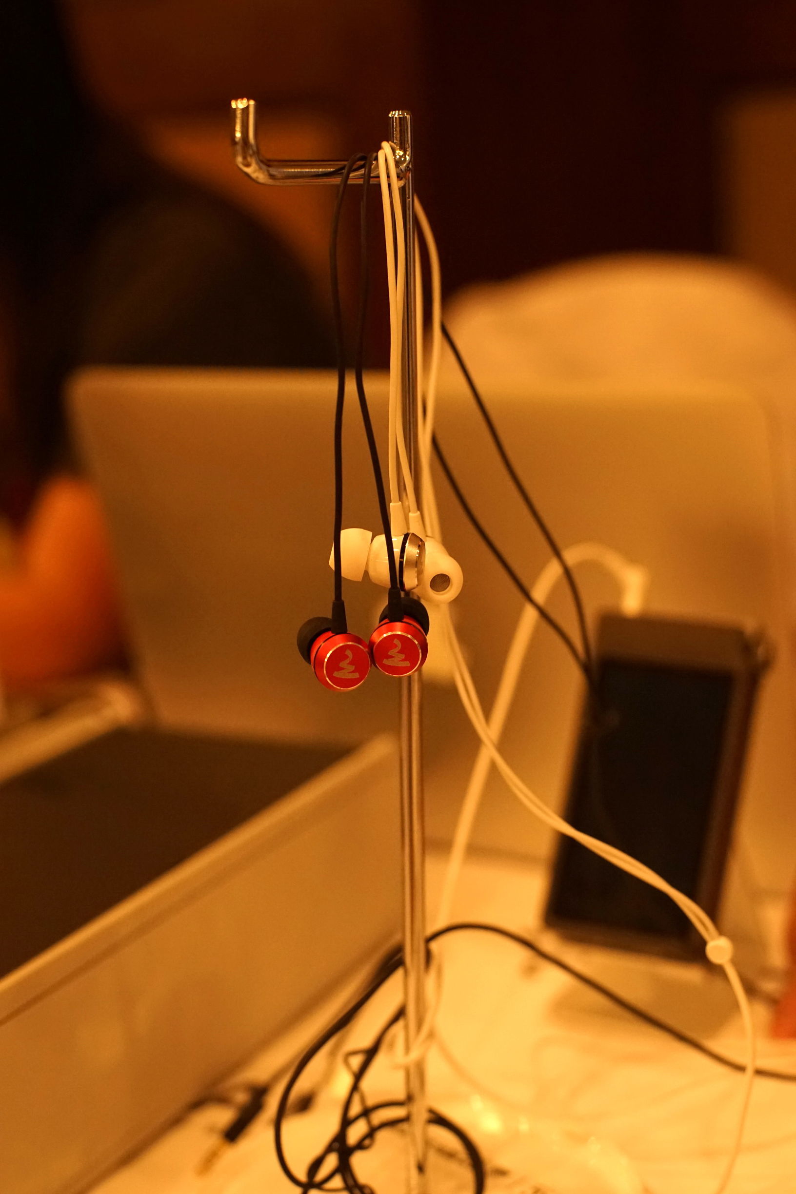 某IT垂直网站四度转手失败，只能开展会卖HIFI耳机器材了？