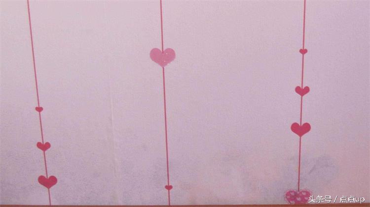 壁纸起泡是发霉了吗,壁纸返潮发霉都翘起来了怎么办