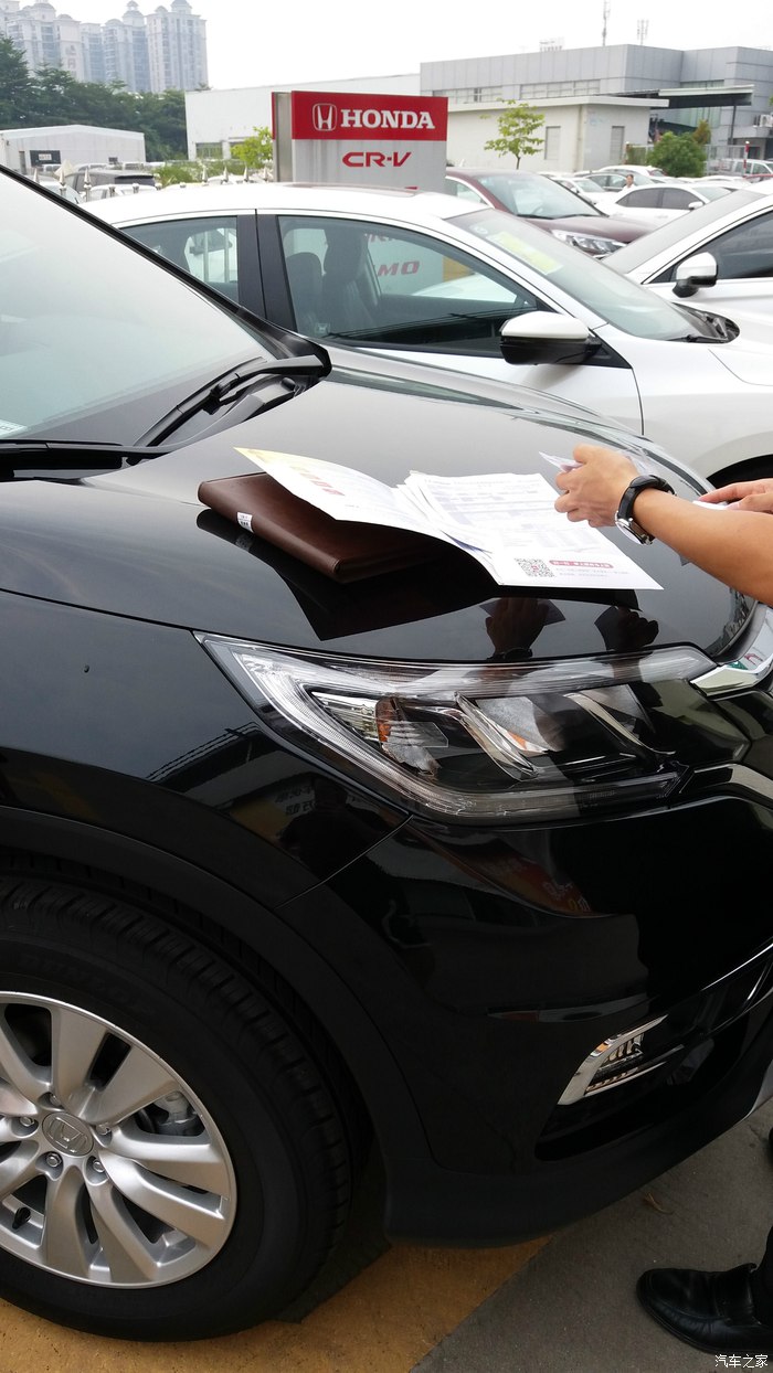 本田crv2016经典款详细配置图表,16年本田crv2.0两驱还值得买吗