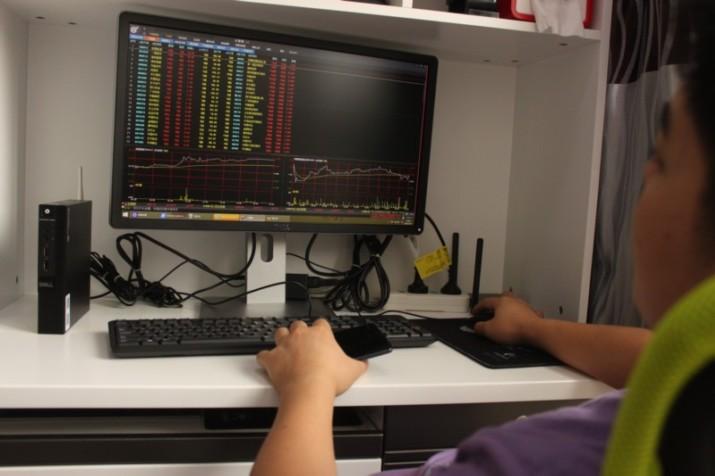 比一本书还小的电脑，当做客厅电脑秒杀安卓盒子！