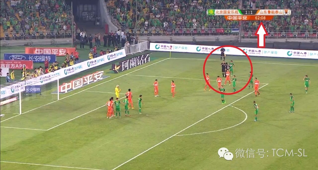 主裁判怎么和球员沟通,球员冲突裁判为什么不会阻止