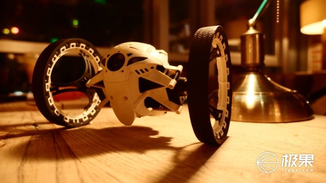 联想把30多年的笔记本键盘颠覆了,取消按键还能在上面画画