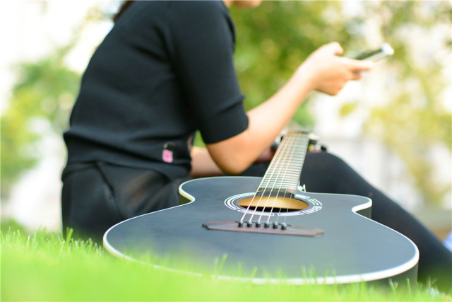 文艺青年之路，学吉他从未如此简单，Poputar智能吉他