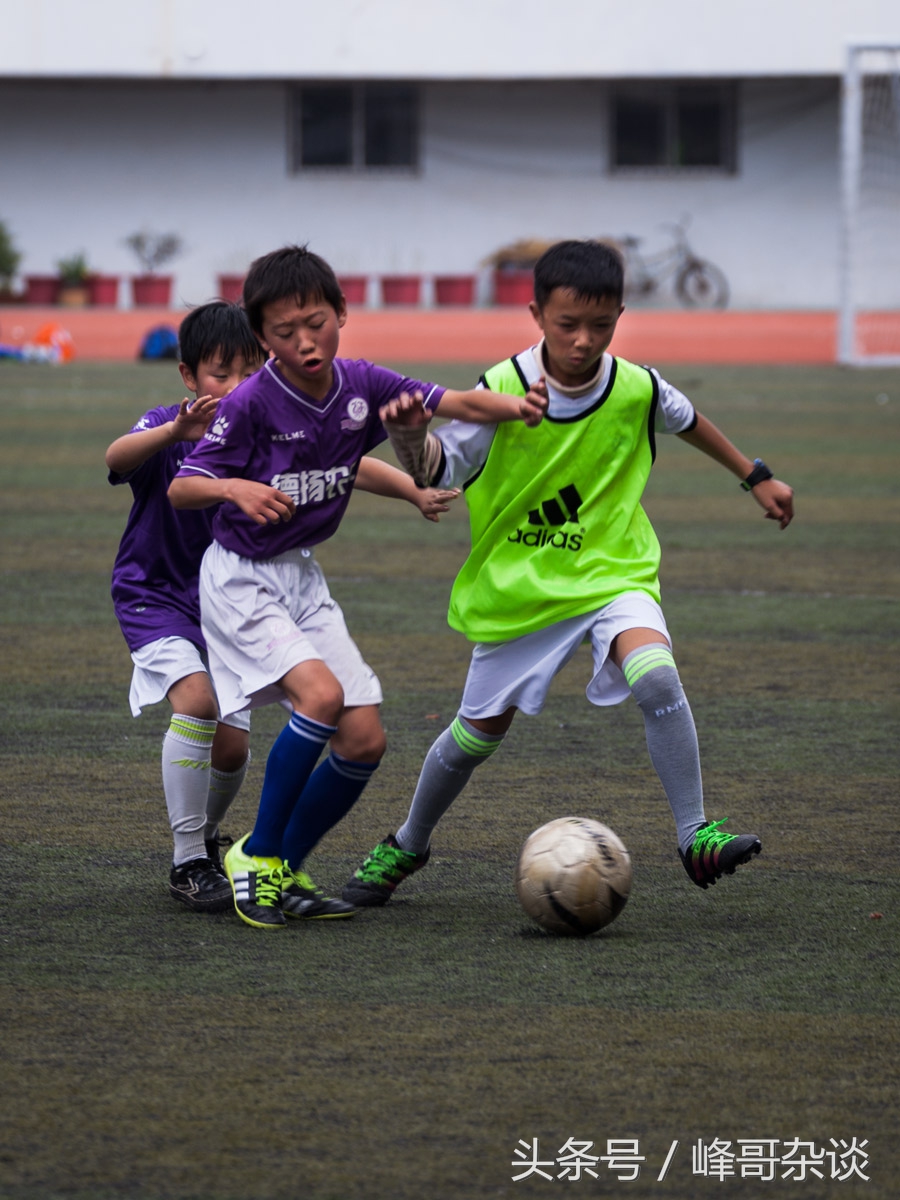 昭通足球小队员:誓言要做国足接班人