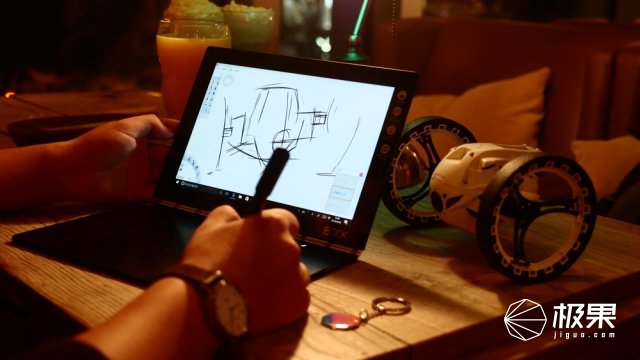 联想把30多年的笔记本键盘颠覆了,取消按键还能在上面画画