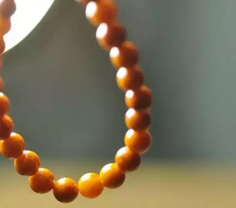 造假蜜蜡的骗局看完一秒揭穿,蜜蜡造假到底有多可怕