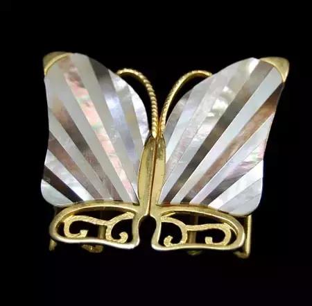 老房子里收藏有100万颗纽及巧手妈妈家族三代人缝缝补补的故事