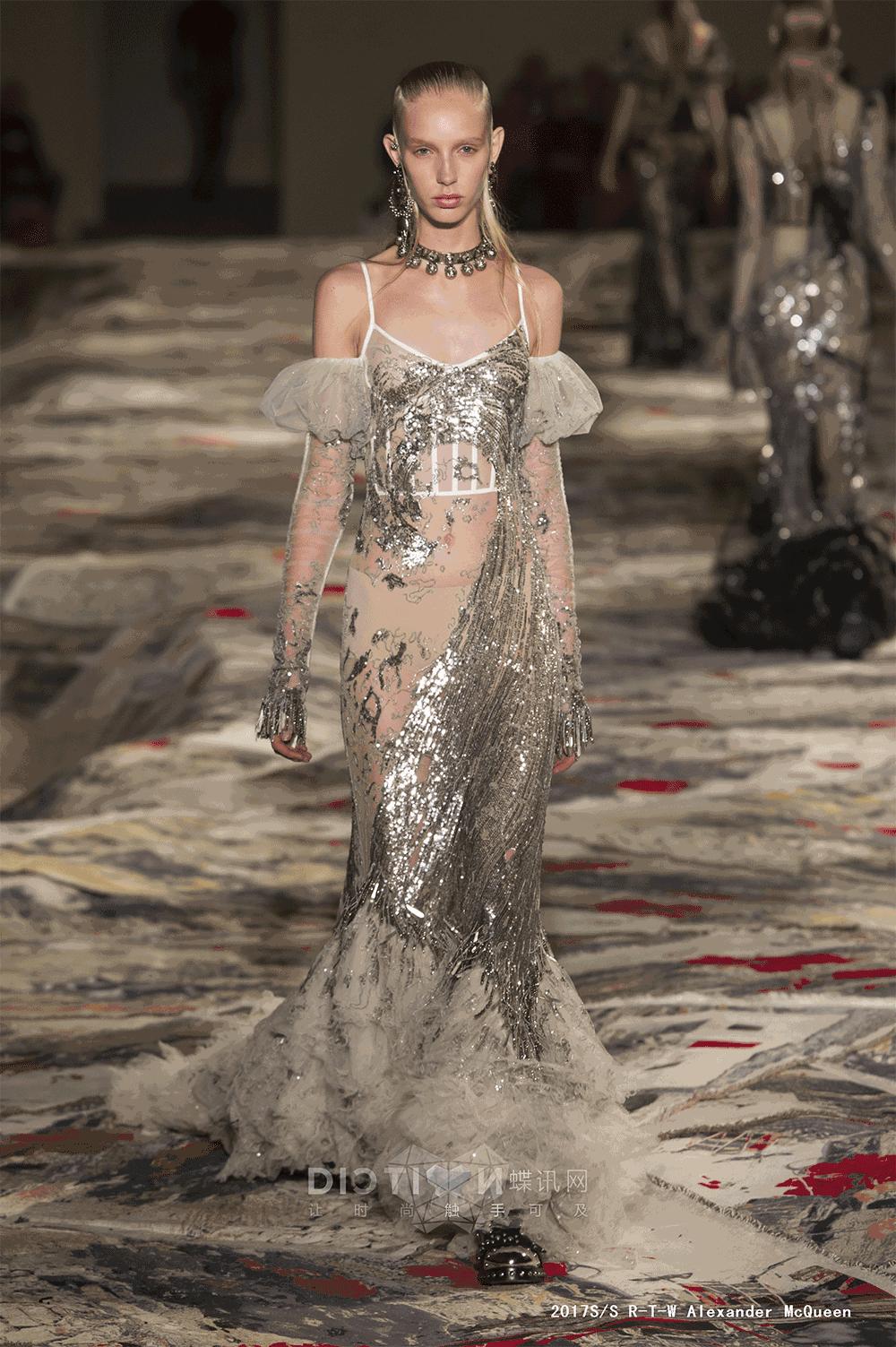 时装秀mcqueen,mcqueen最新礼服