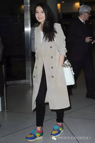 橙色风衣外套女中长款如何搭配,橄榄绿风衣搭配什么颜色的风衣