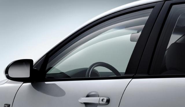 春季雨天行车技巧,雨天怎样保持驾车视线清晰