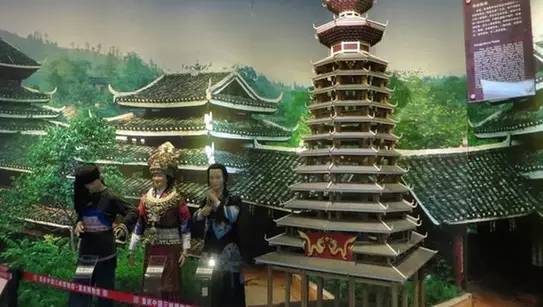 重庆电车免费停车,重庆地铁口免费停车