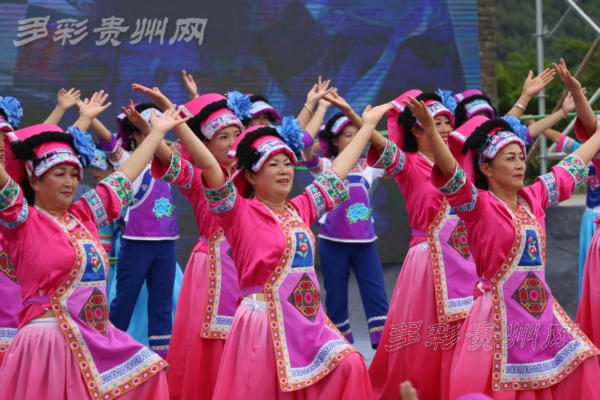 六枝牂牁江滑翔翼比赛,贵州六盘水国际滑翔伞