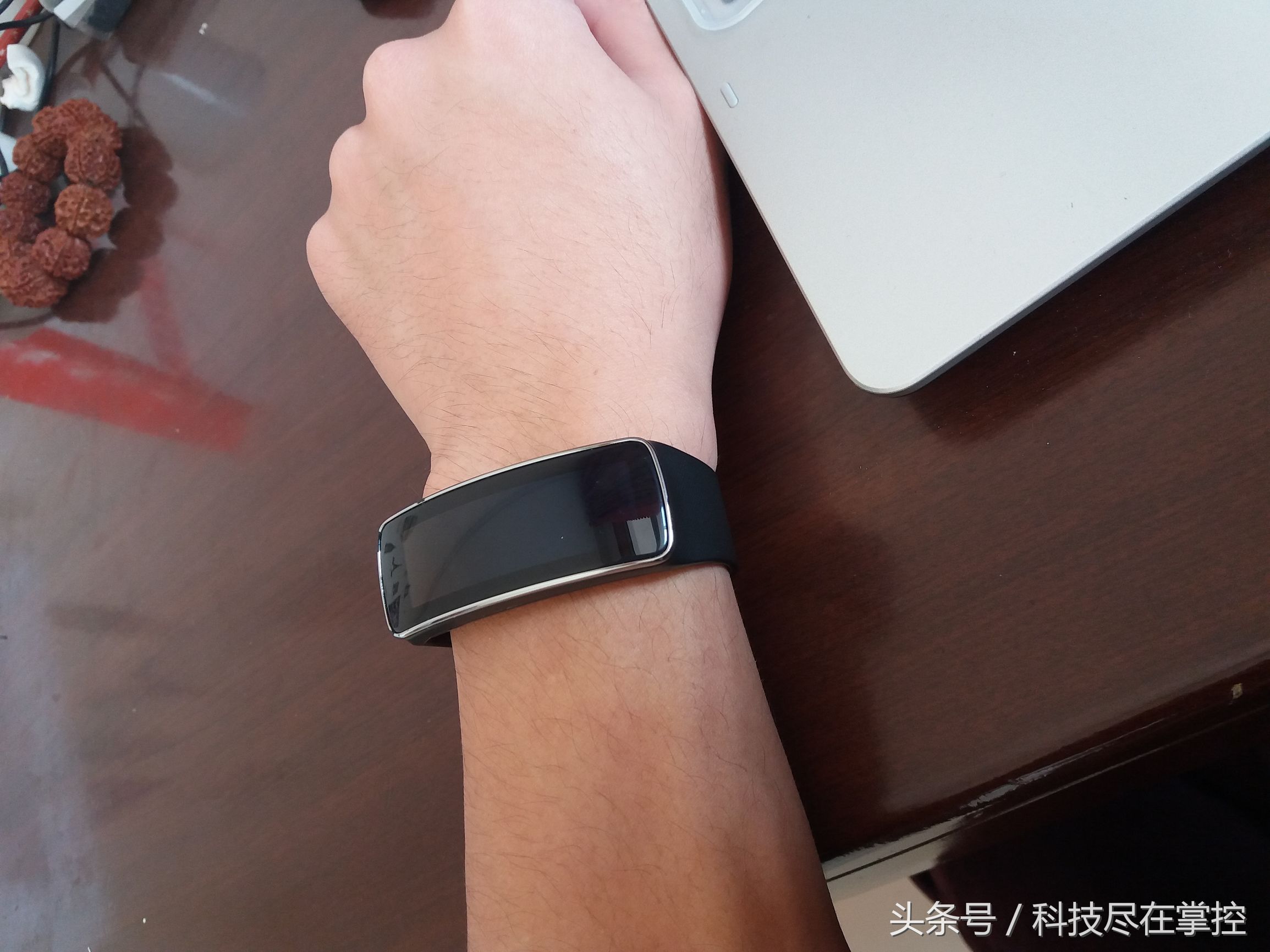 三星手环GEARFIT怎么用,三星gearfit智能手环