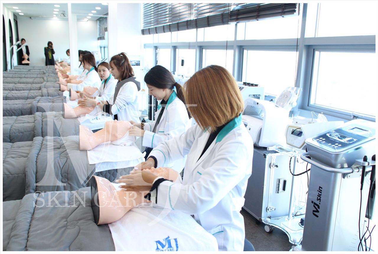 皮肤管理店和美容院的区别,美容院自己如何做皮肤管理