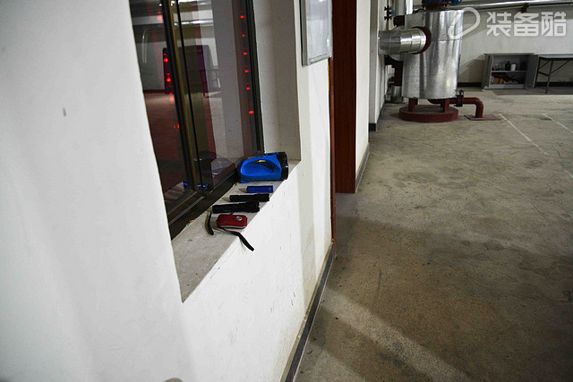 PowertacCM-one手电筒是装备中的酷