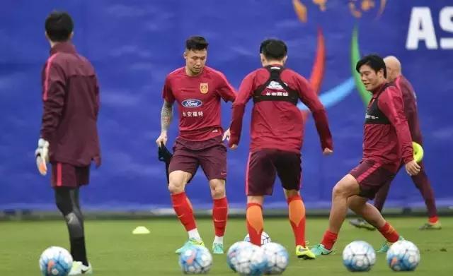 武汉天气“变脸”，国足信念不减！中叙之战这三分拼才能拿到！