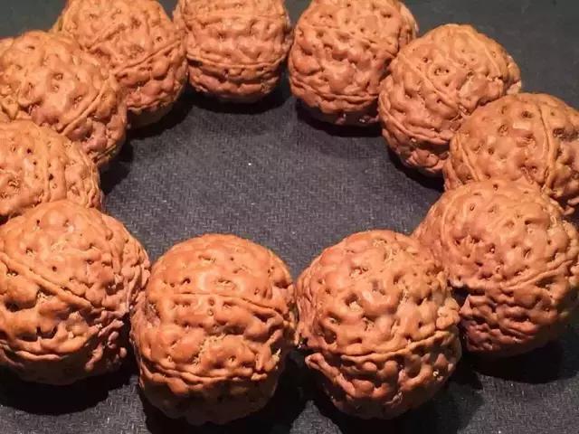 想要透红的金刚离不开“盘”与“刷”