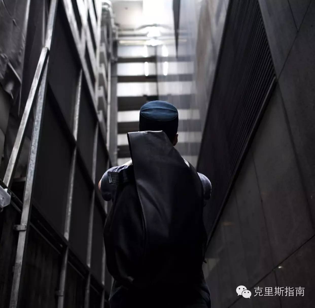 适合年轻人背的双肩包轻奢,好背又好看的双肩包