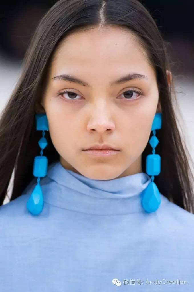 2019秋冬秀场妆容,巴黎时装周的妆容衣服特点